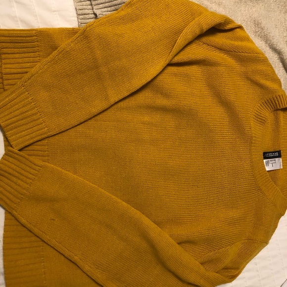 2 h&m sweaters, both worn once - Picture 2 of 3